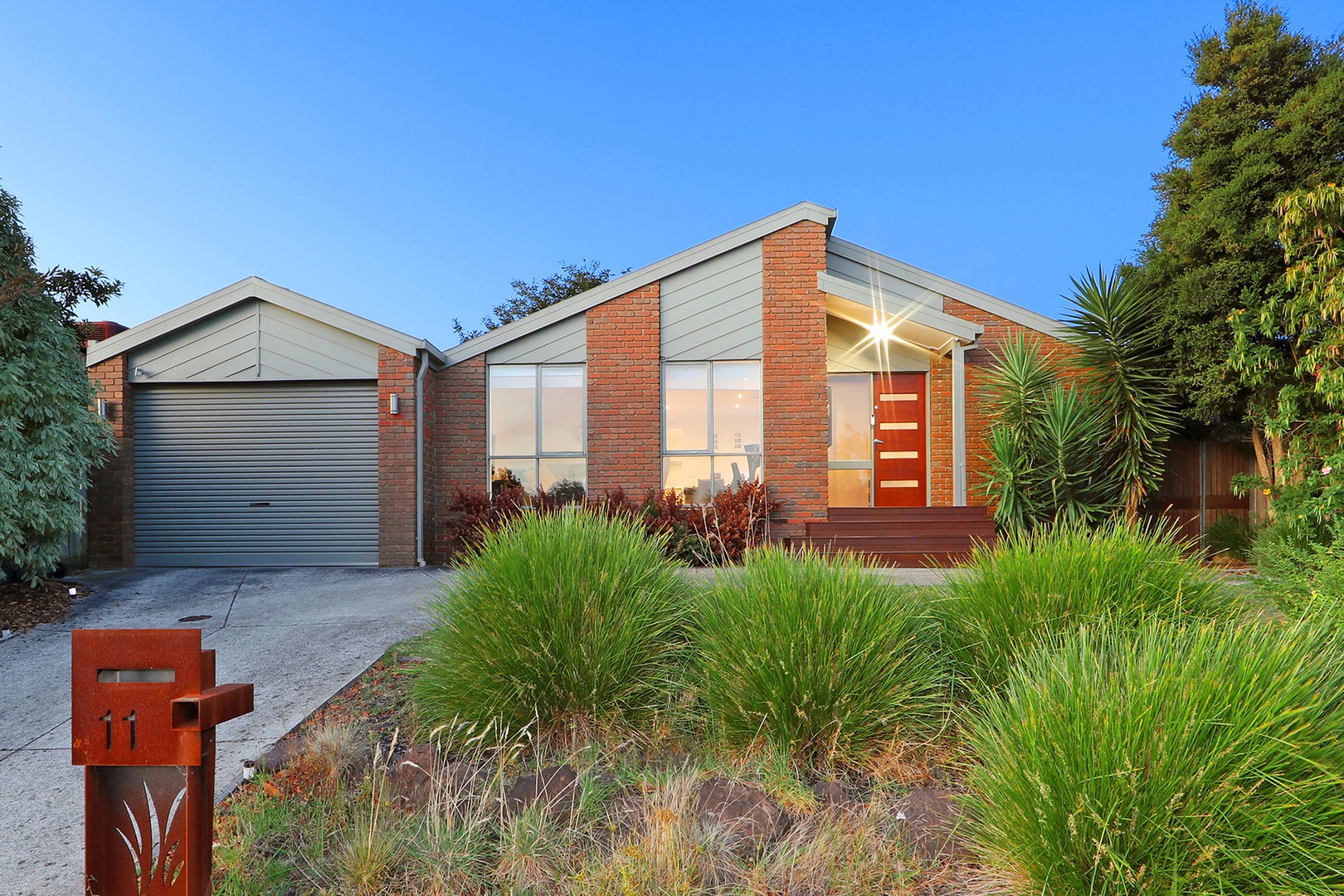 11 Laanecoorie Drive, Lysterfield, VIC 3156, Lysterfield - Thumbnail 2