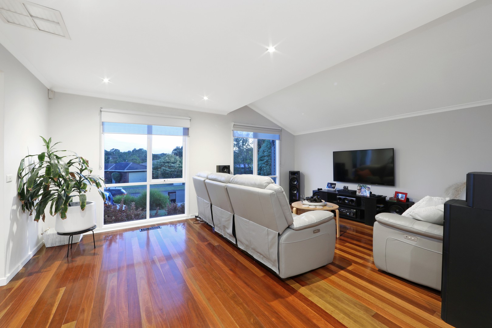 11 Laanecoorie Drive, Lysterfield, VIC 3156, Lysterfield - Thumbnail 4
