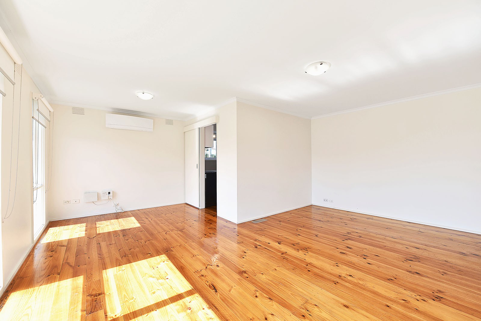 11 Leura  Court, Gladstone Park, VIC 3043, Gladstone Park - Thumbnail 2