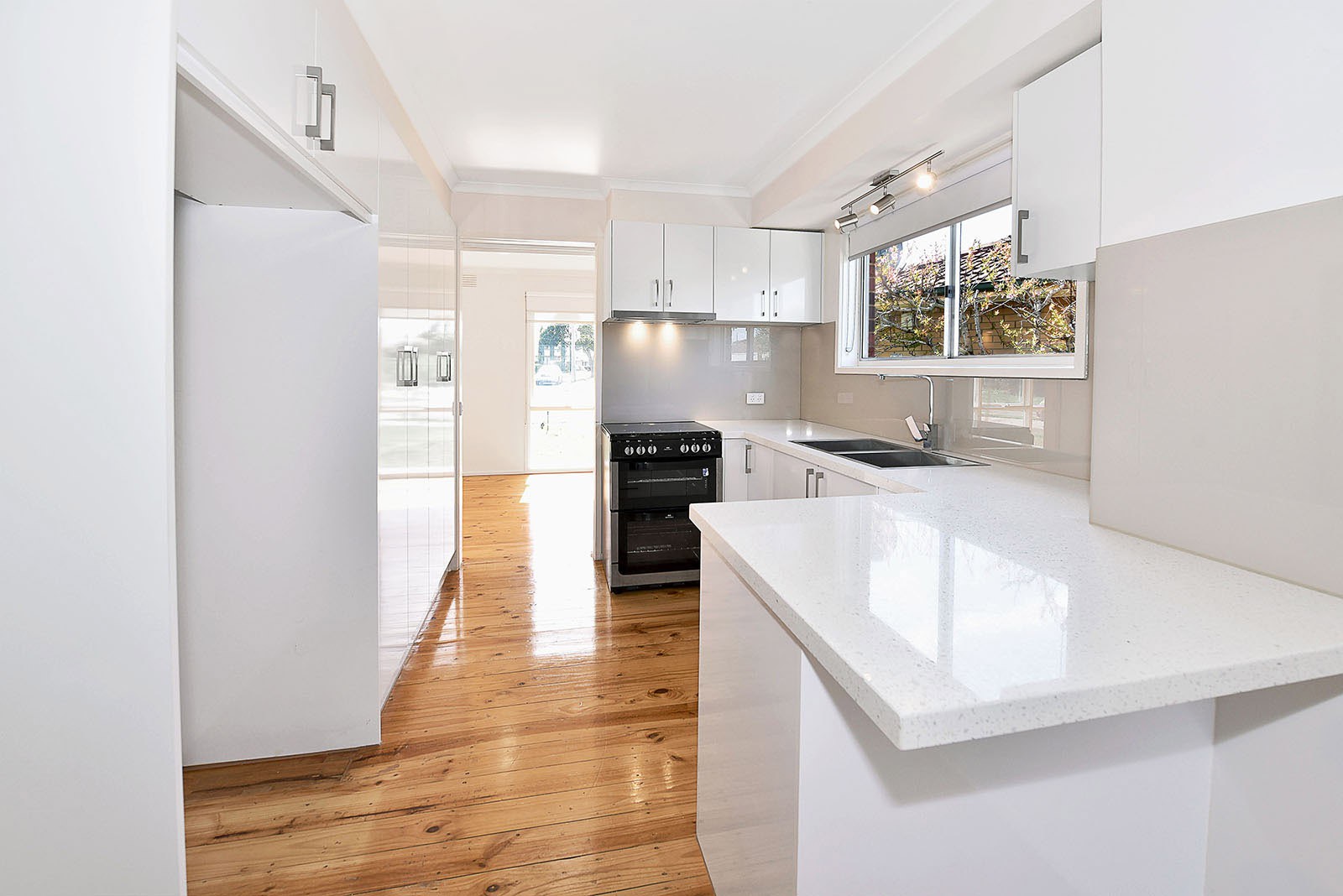 11 Leura  Court, Gladstone Park, VIC 3043, Gladstone Park - Thumbnail 3