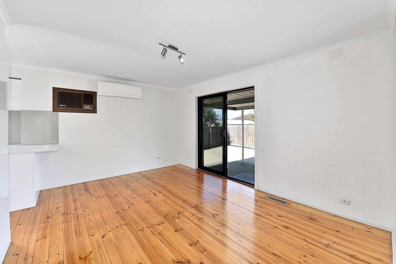 11 Leura  Court, Gladstone Park, VIC 3043, Gladstone Park - Thumbnail 4
