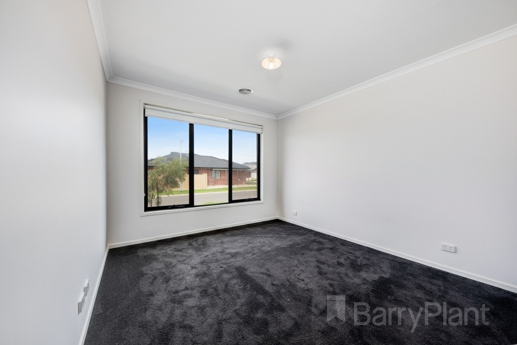 11 Lispenard Circuit, Point Cook, VIC 3030 - Thumbnail 2 - 14/01/2026