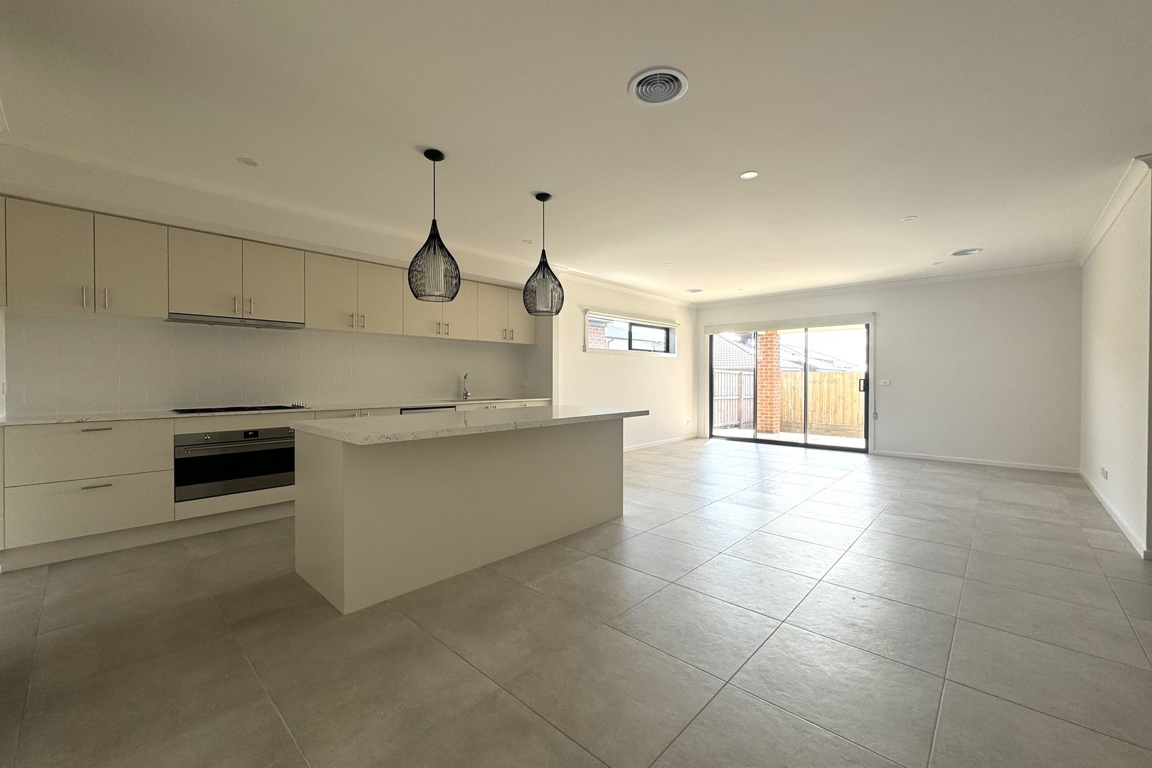11 Lorikeet Circuit, Rockbank, VIC 3335, Rockbank - Thumbnail 4
