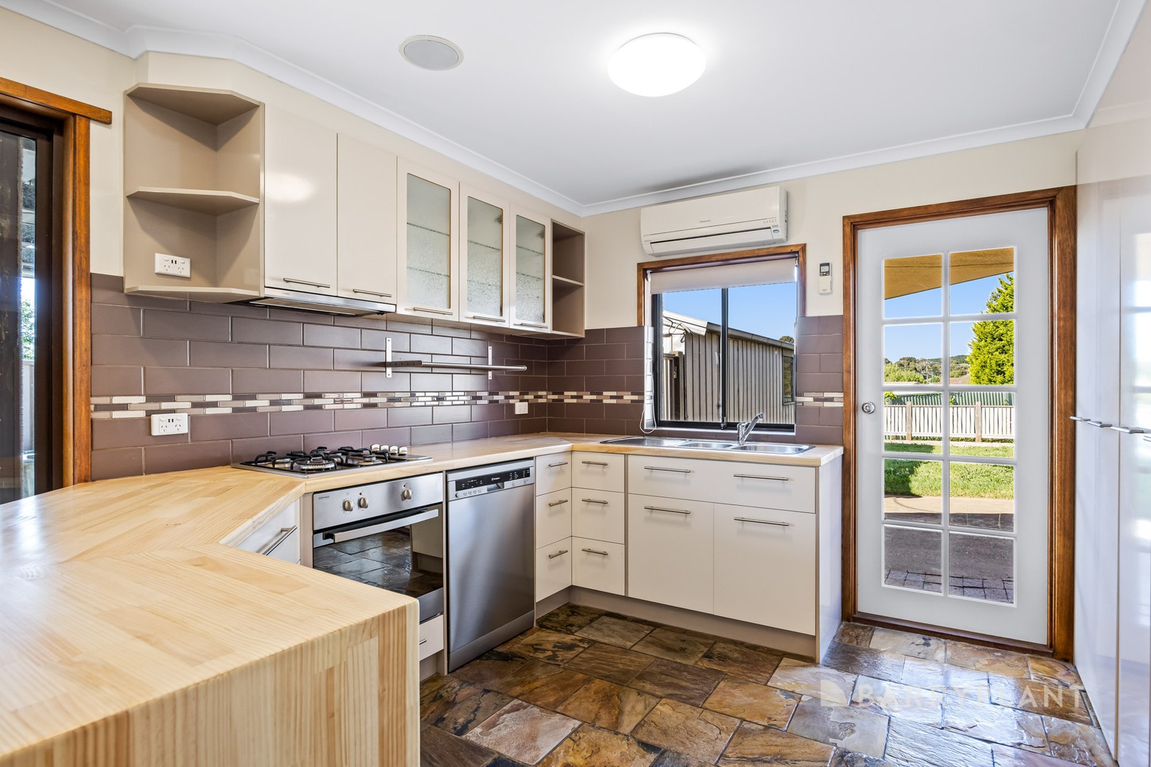 11 Lovenear Grove, Ballarat East, VIC 3350, Ballarat East - Thumbnail 2