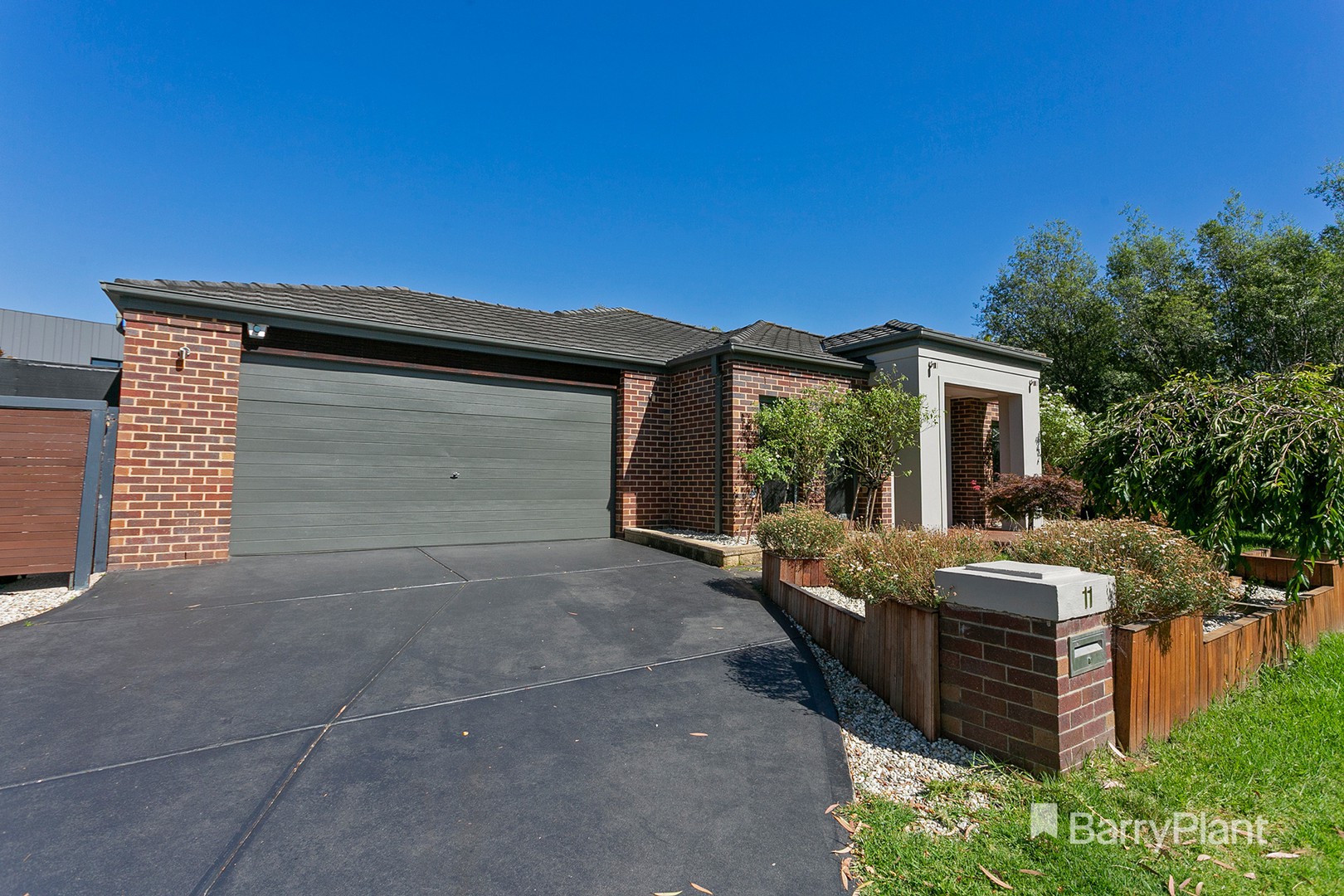 11 Lowanna Street, Berwick, VIC 3806, Berwick - Thumbnail 2