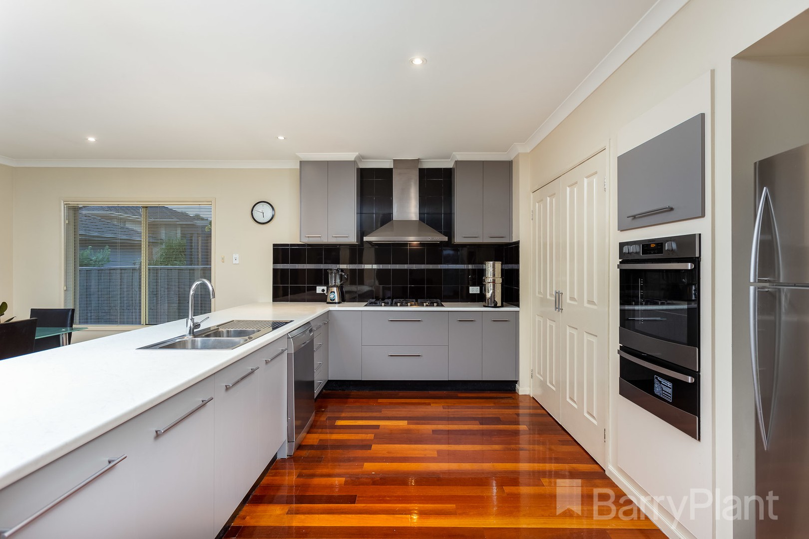11 Lowess Lane, Sanctuary Lakes, VIC 3030 - Thumbnail 2 - 06/04/2022