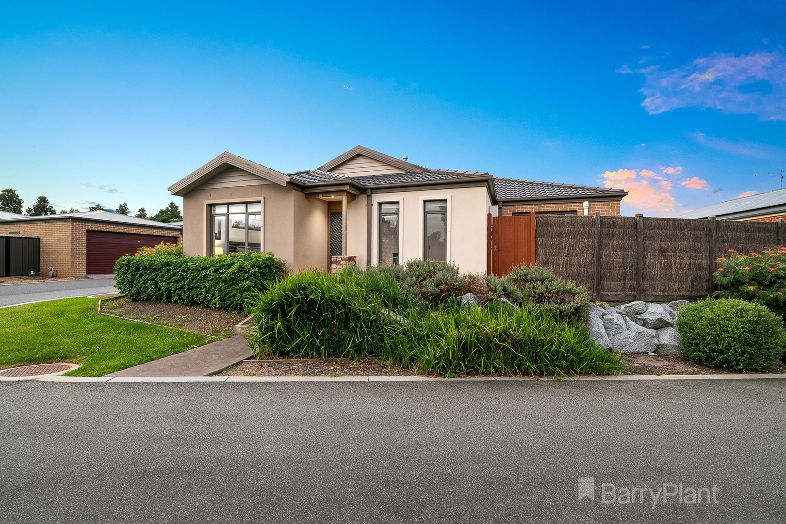 11 MacLeod Circuit, Pakenham, VIC 3810, Pakenham - Thumbnail 2