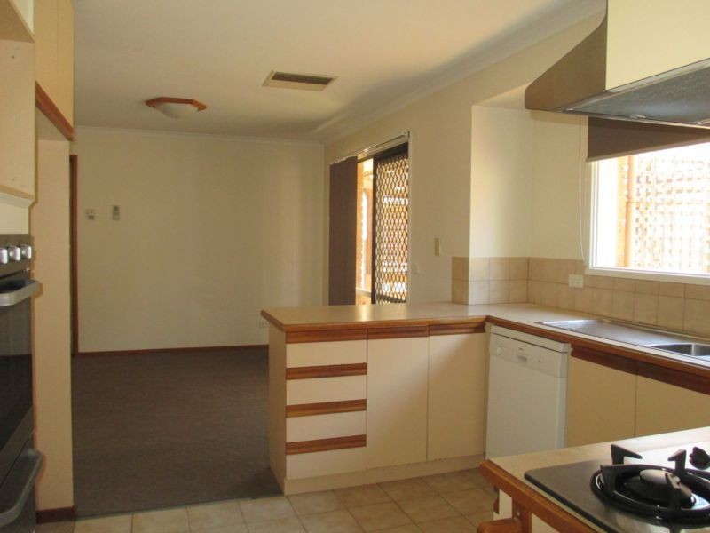 11 Maryn Close, Berwick, VIC 3806, Berwick - Thumbnail 3