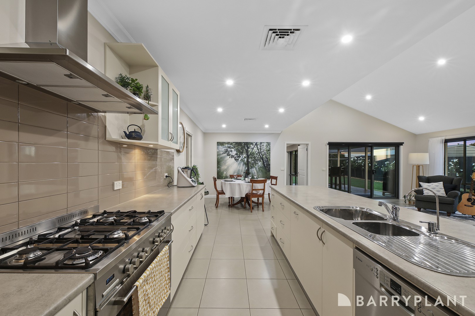 11 Mayfair Drive, Drouin, VIC 3818, Drouin - Thumbnail 8