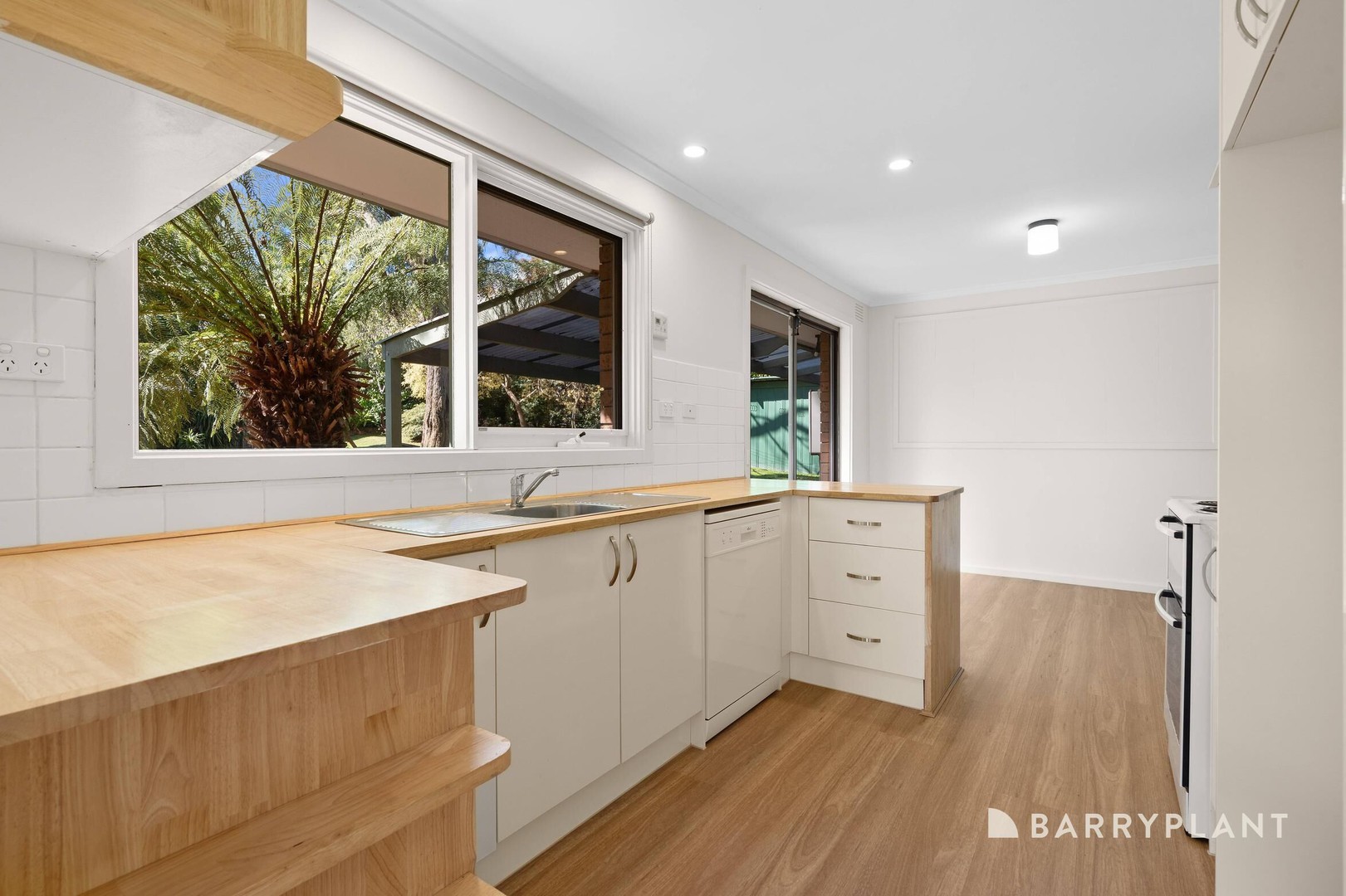 11 Mayview Drive, Monbulk, VIC 3793, Monbulk - Thumbnail 6