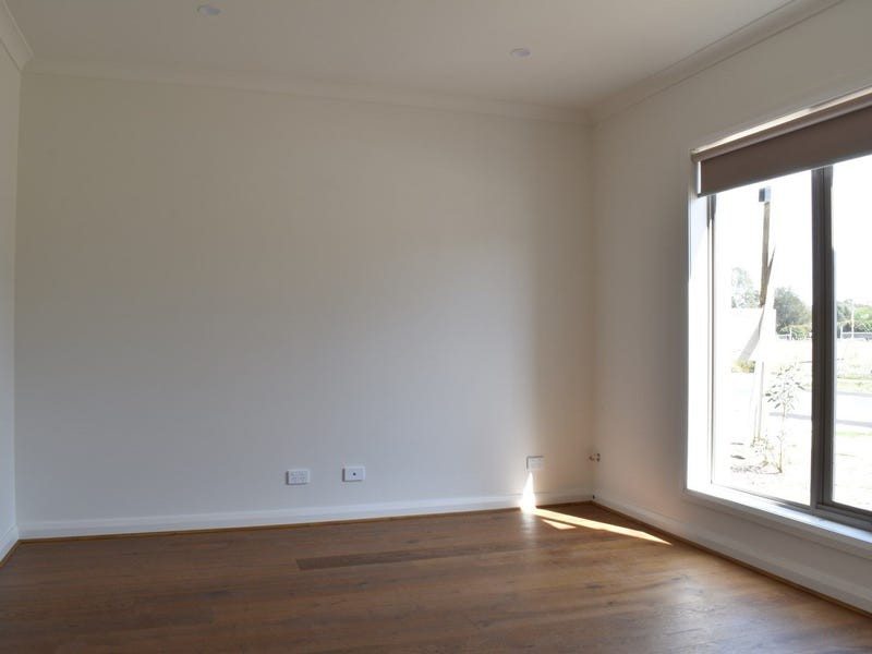 11 Mulwala Drive, Doreen, VIC 3754 - Thumbnail 2 - 07/05/2025