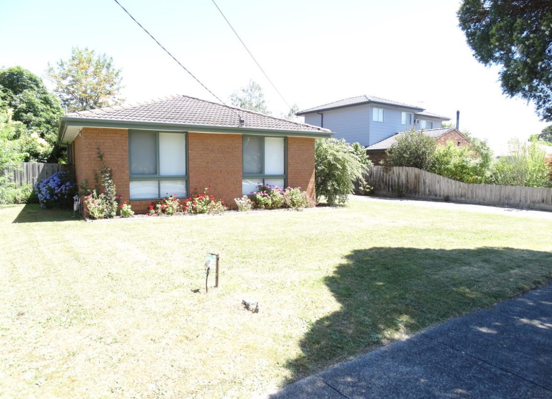 11 Paramount Avenue, Kilsyth, VIC 3137, Kilsyth - Thumbnail 3