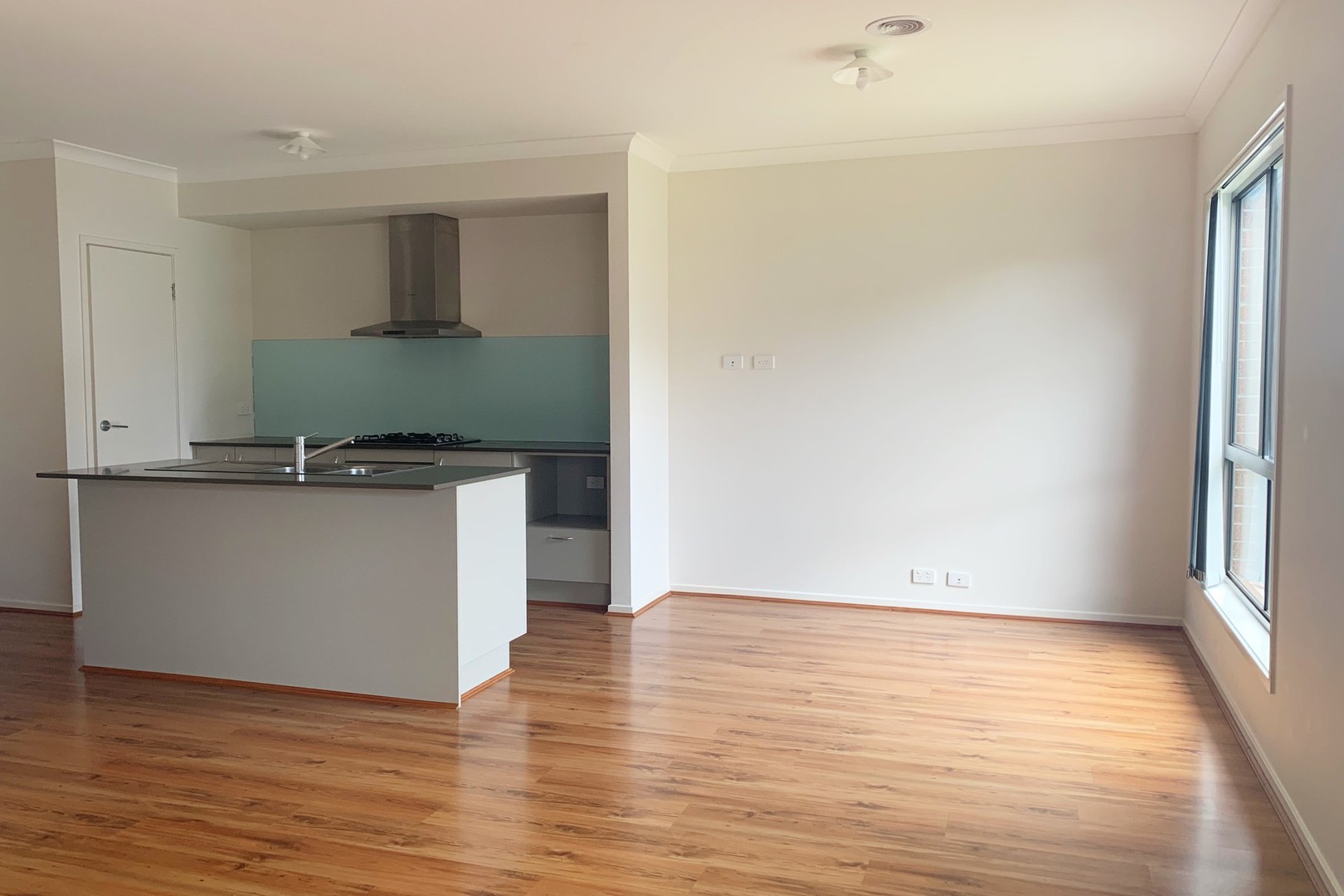 11 Pembury Street, Craigieburn, VIC 3064, Craigieburn - Thumbnail 3