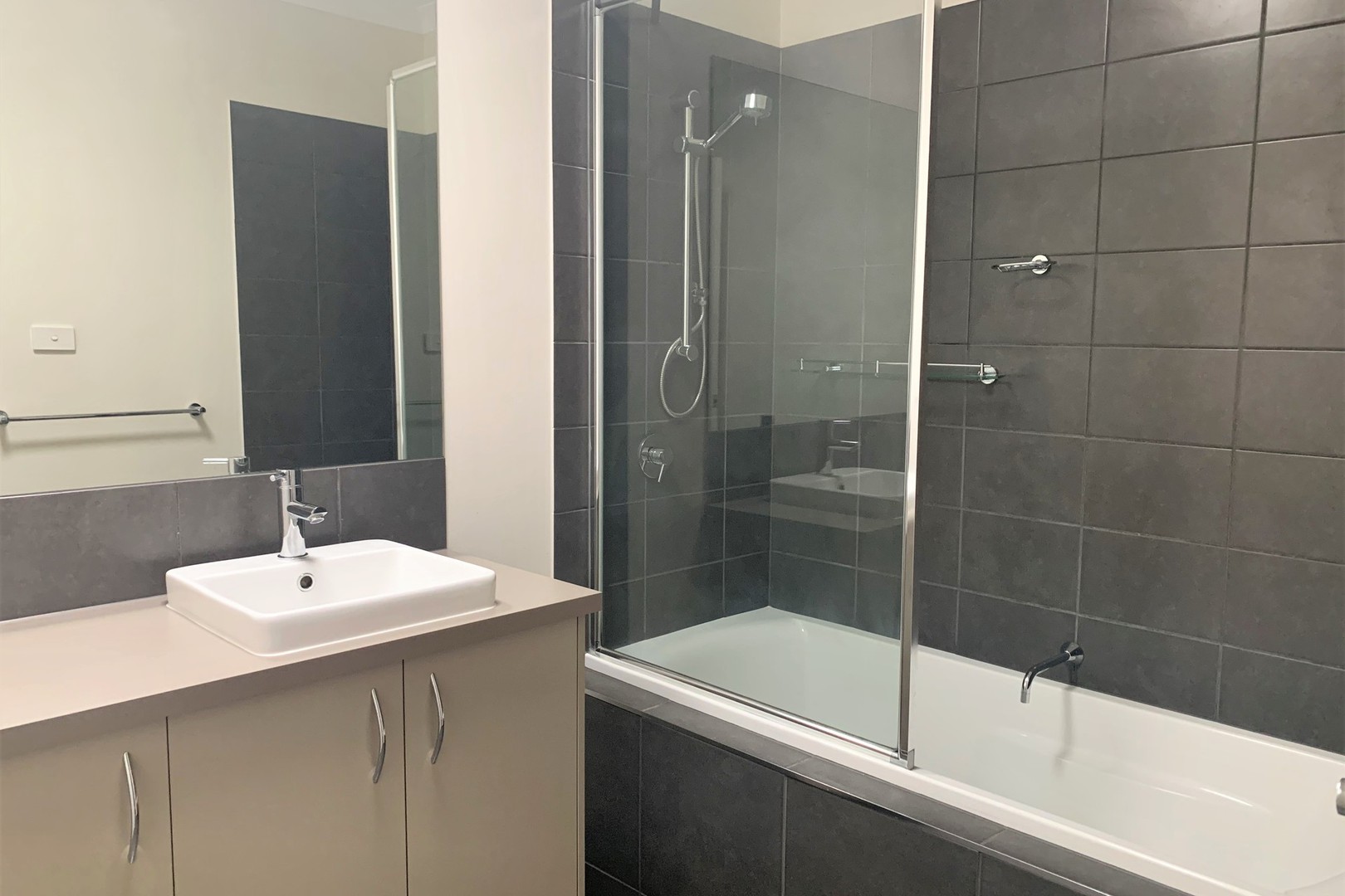 11 Pembury Street, Craigieburn, VIC 3064, Craigieburn - Thumbnail 5