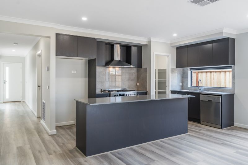 11 Pickering Cr, Lara, VIC 3212, Lara - Thumbnail 3