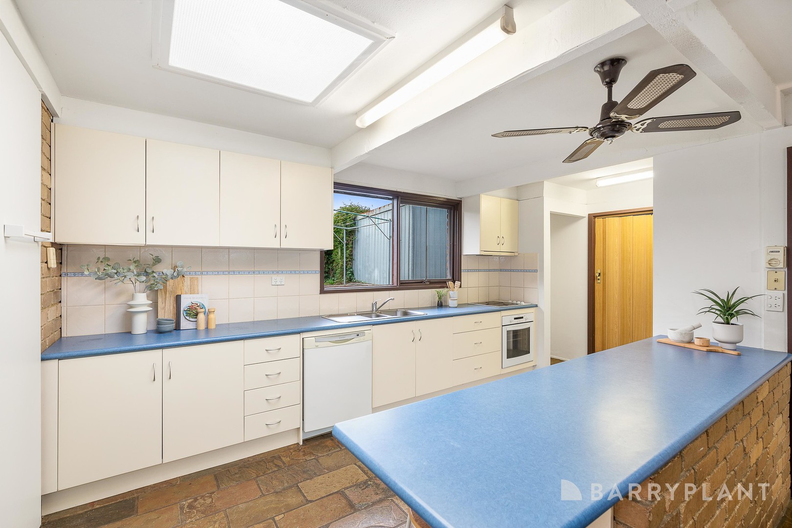 11 Pine Tree Close, Croydon, VIC 3136, Croydon - Thumbnail 3