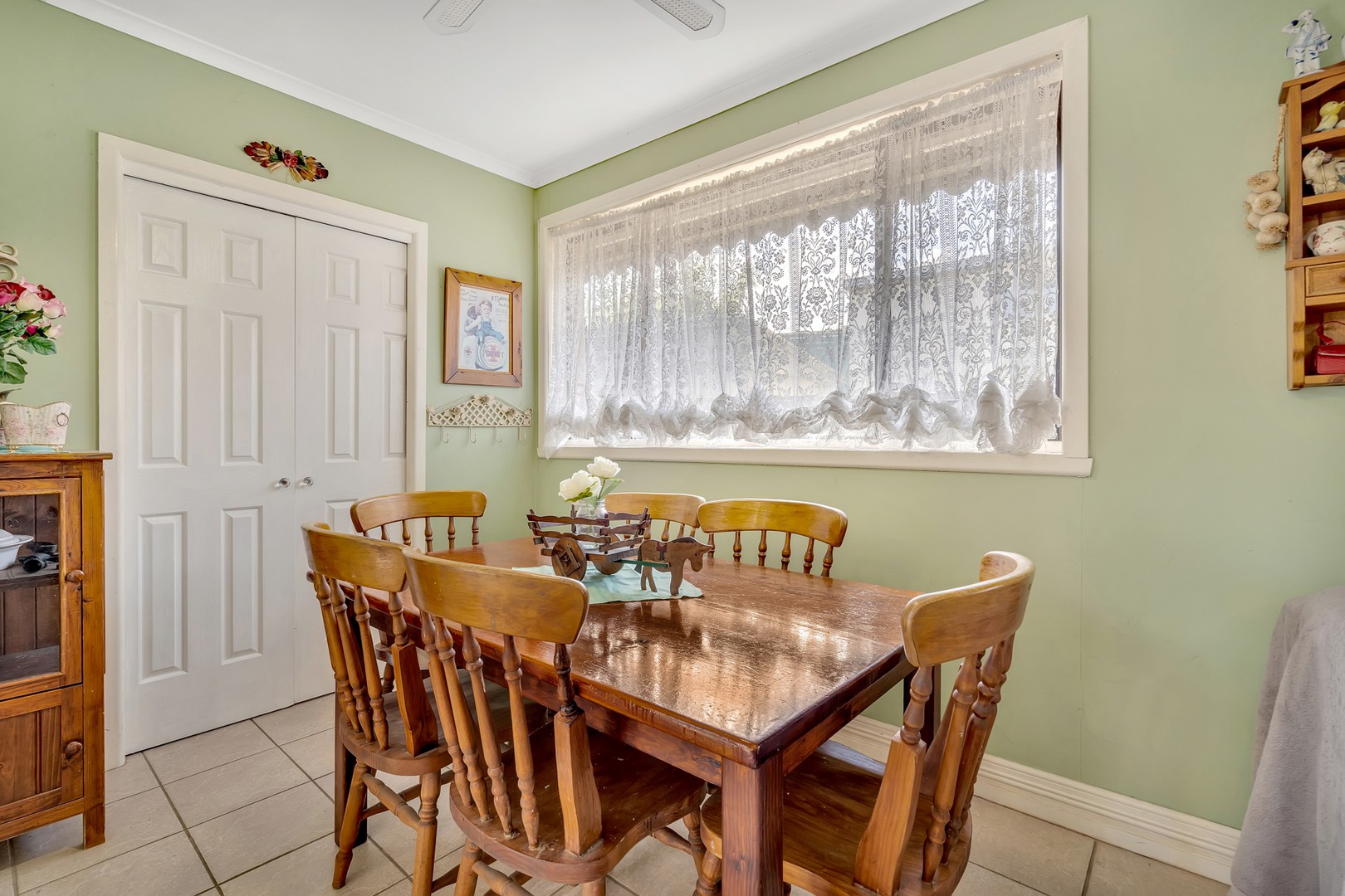 11 Plumpton Avenue, Craigieburn, VIC 3064, Craigieburn - Thumbnail 2