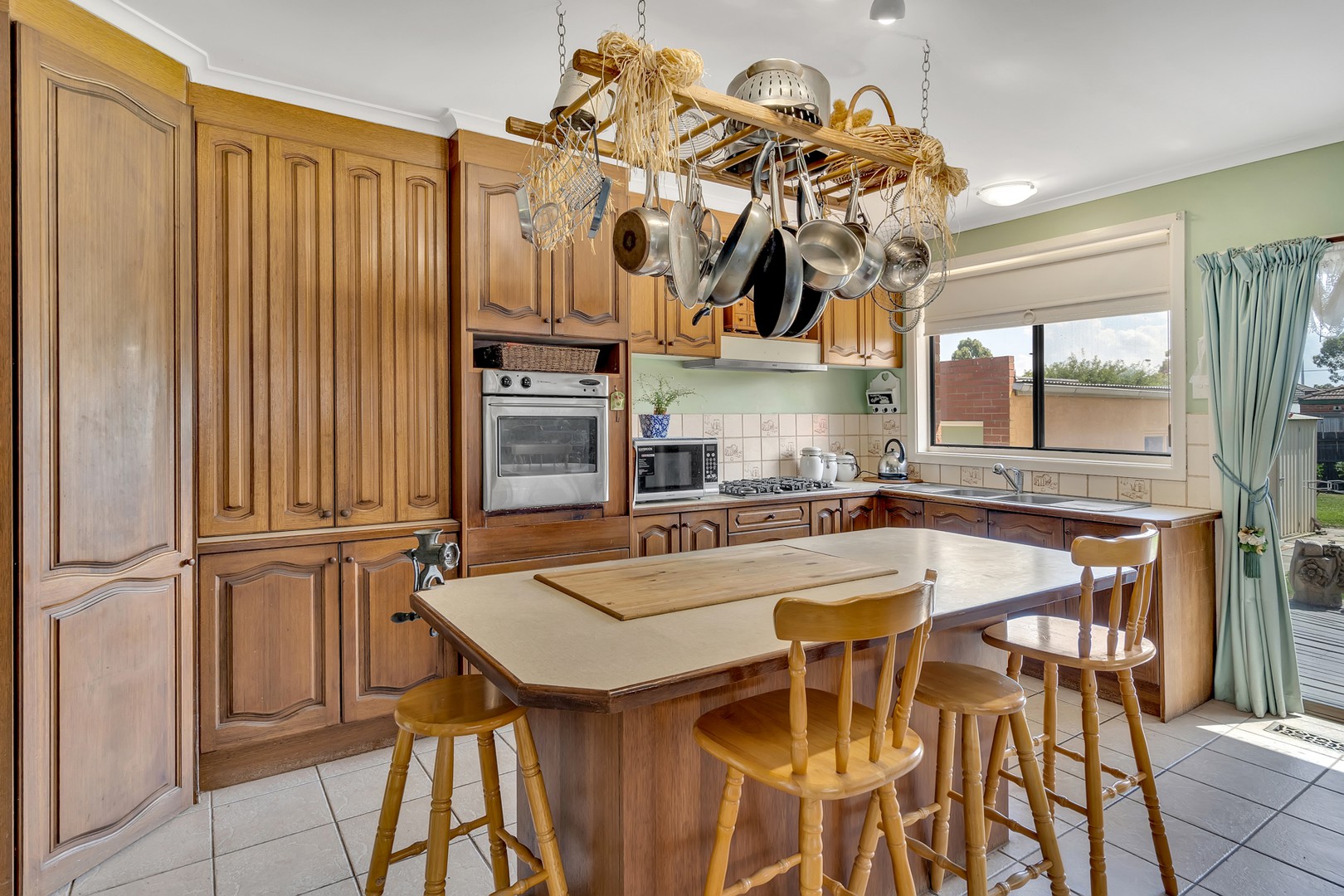 11 Plumpton Avenue, Craigieburn, VIC 3064, Craigieburn - Thumbnail 3