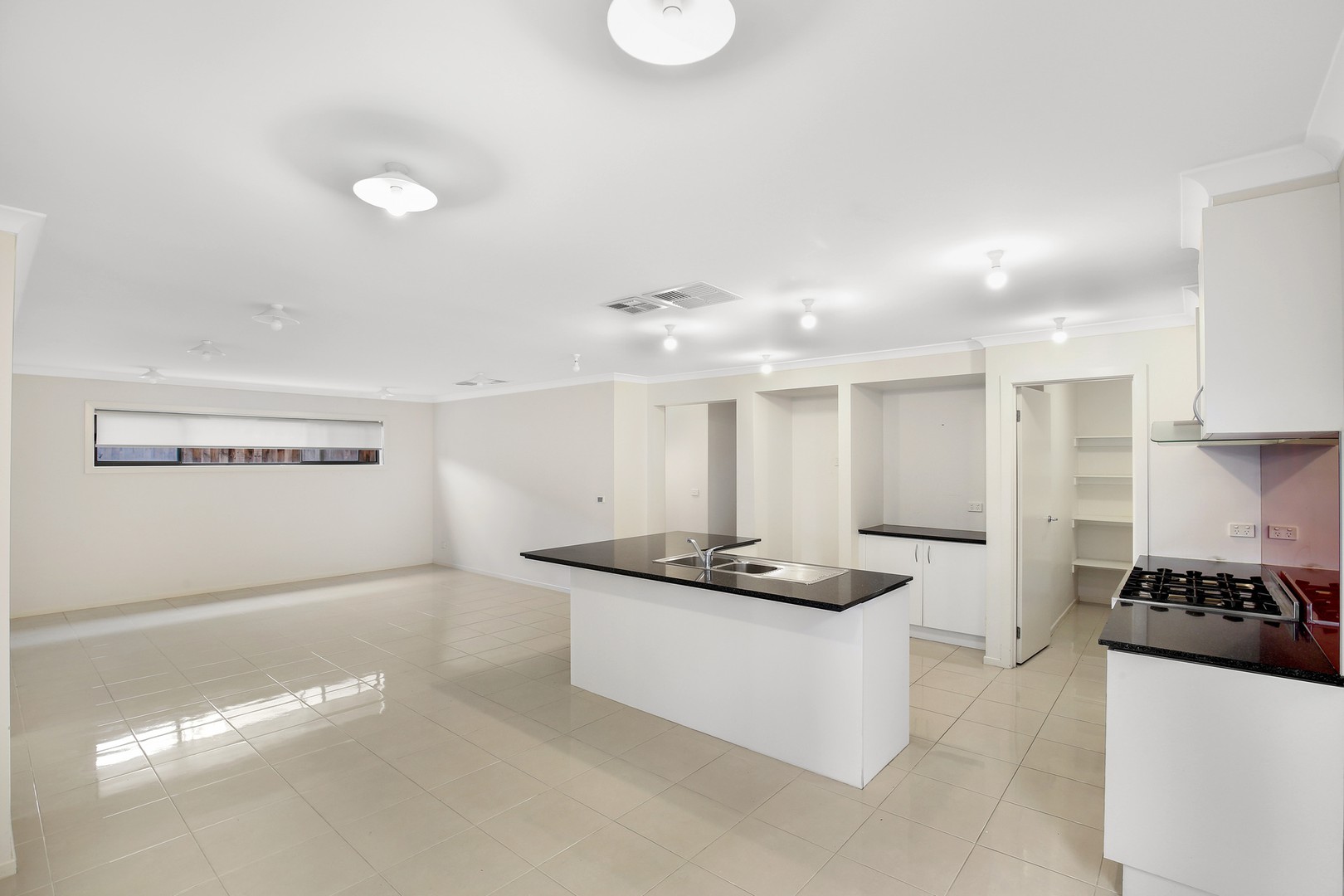 11 Queen Gardens, Bundoora, VIC 3083, Bundoora - Thumbnail 2