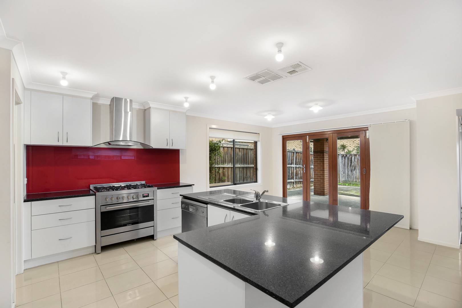 11 Queen Gardens, Bundoora, VIC 3083, Bundoora - Thumbnail 3