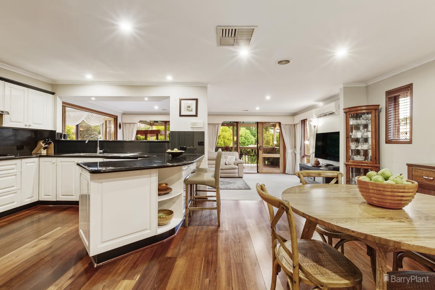 11 Reddington Terrace, Doncaster East, VIC 3109 - Thumbnail 2 - 17/02/2022