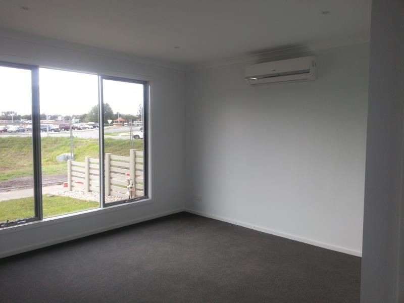 11 Ronneback Walk, Cranbourne, VIC 3977, Cranbourne - Thumbnail 5