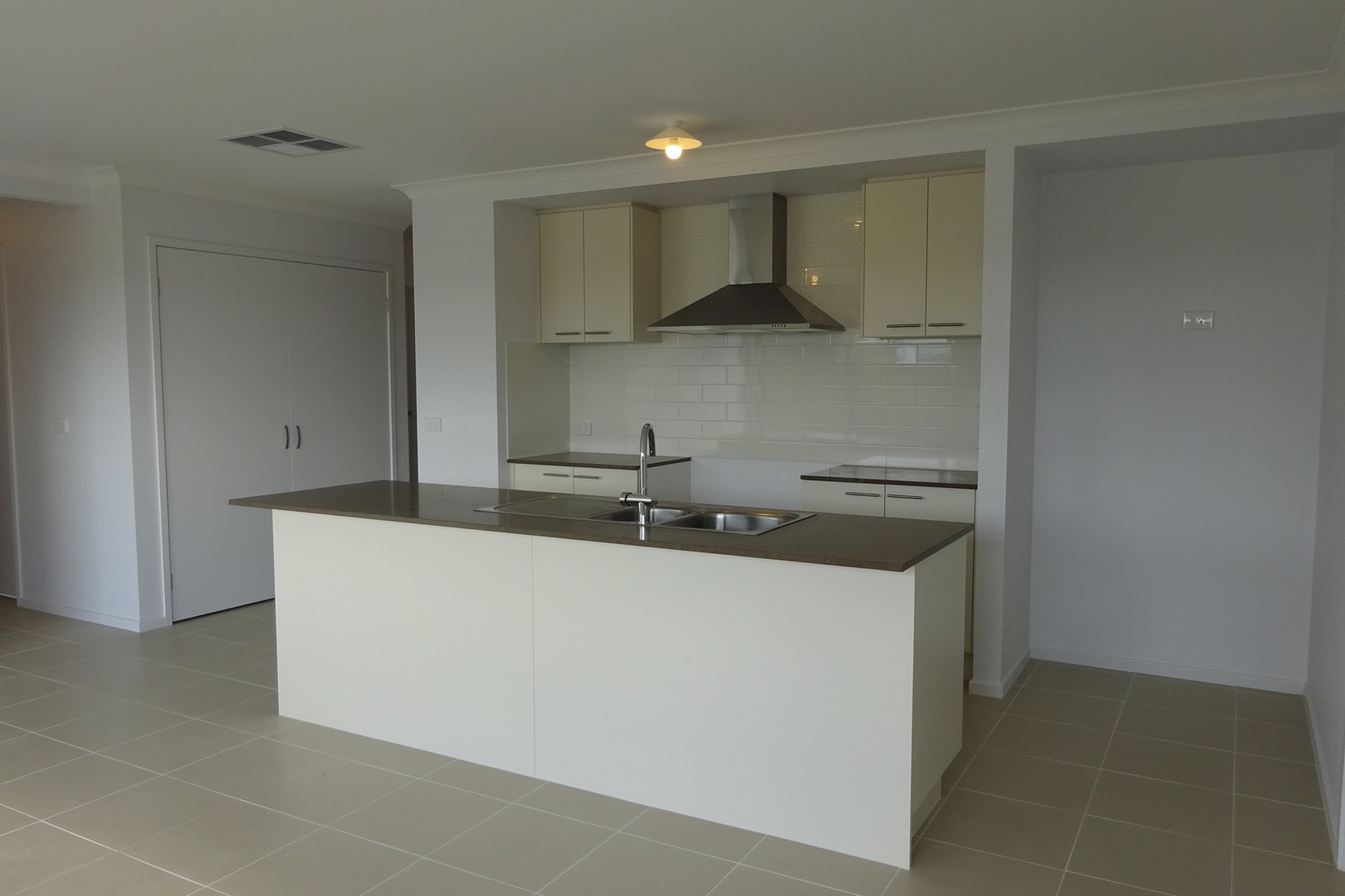 11 Roseneath Way, Mickleham, VIC 3064, Mickleham - Thumbnail 2