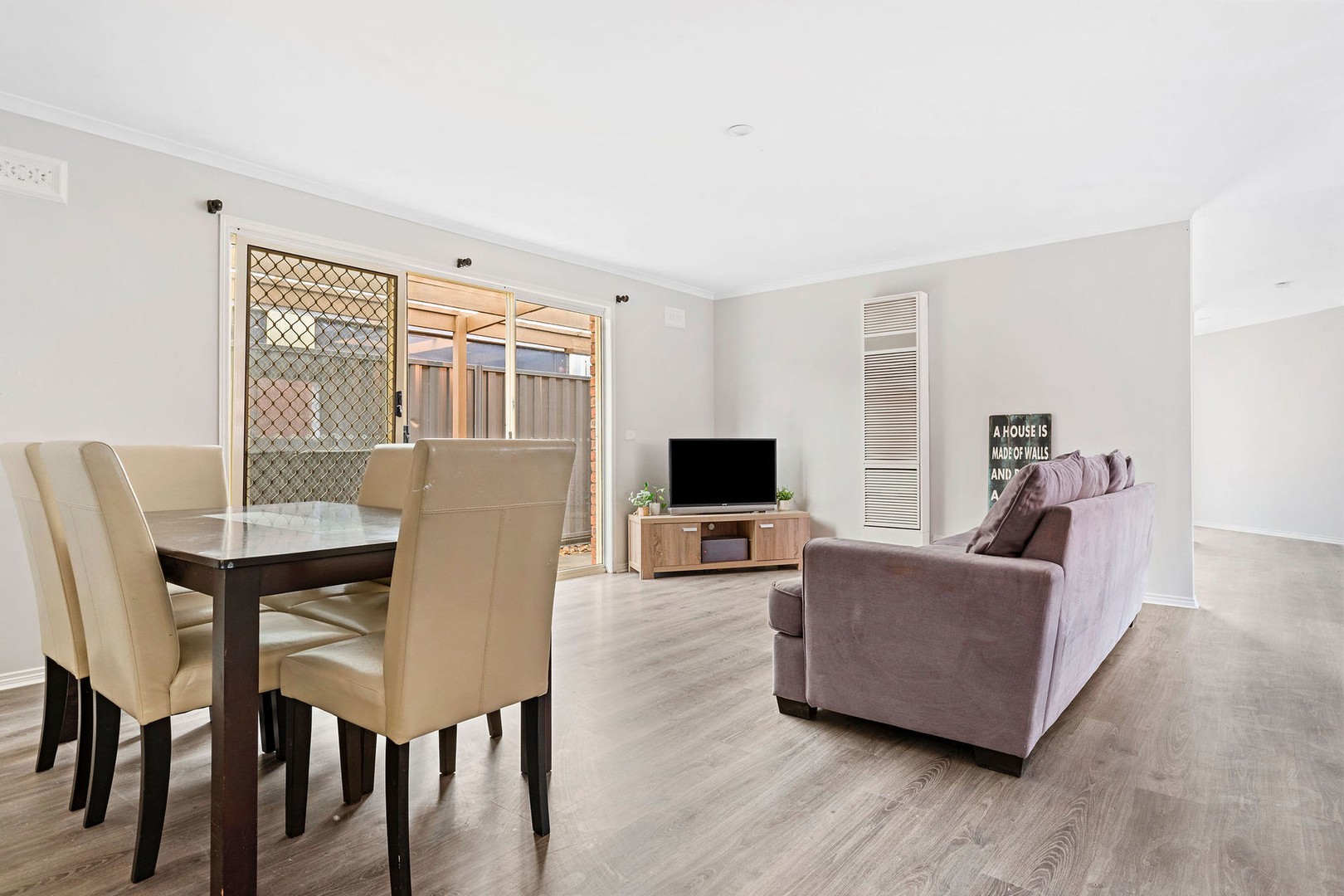 11 Sharyn Street, Cranbourne West, VIC 3977, Cranbourne West - Thumbnail 4