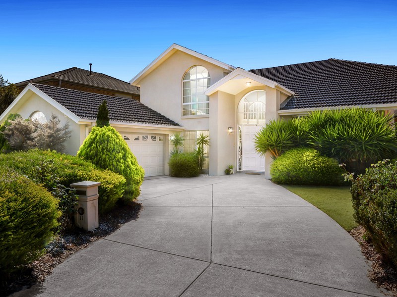 11 South Shore Avenue, Sanctuary Lakes, VIC 3030 - Image - 06/11/2025