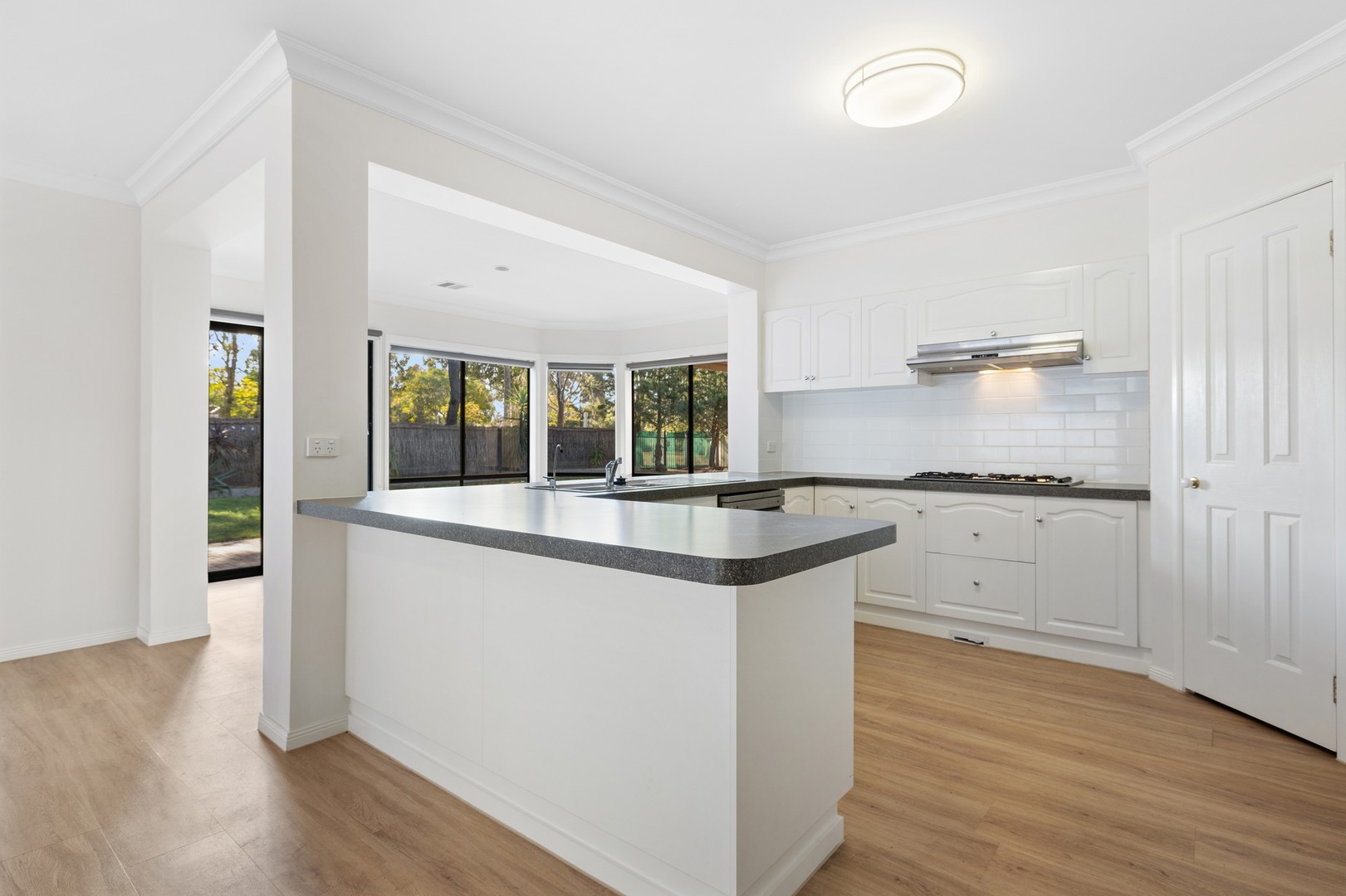 11 Spring Circuit, Caroline Springs, VIC 3023 - Thumbnail 2 - 04/05/2025