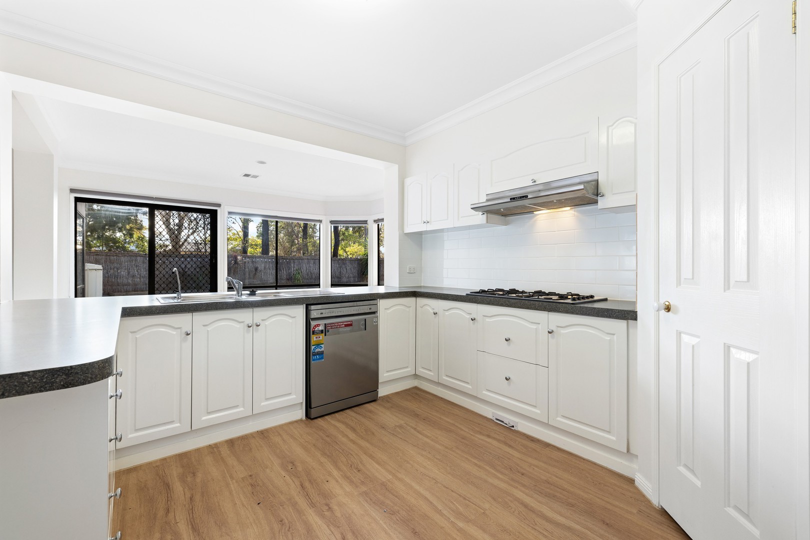 11 Spring Circuit, Caroline Springs, VIC 3023, Caroline Springs - Thumbnail 3