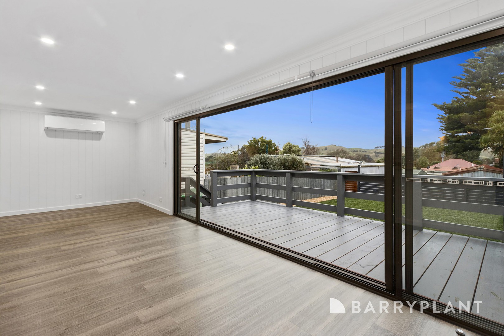 11 Station Street, Korumburra, VIC 3950 - Thumbnail 2 - 02/05/2025