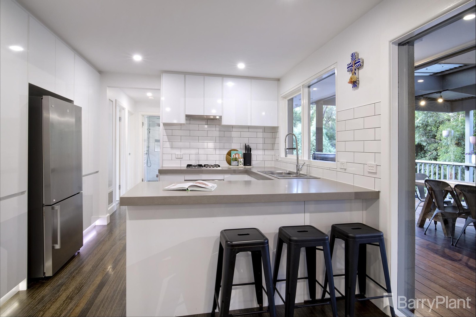 11 Steane Street, Cockatoo, VIC 3781, Cockatoo - Thumbnail 2
