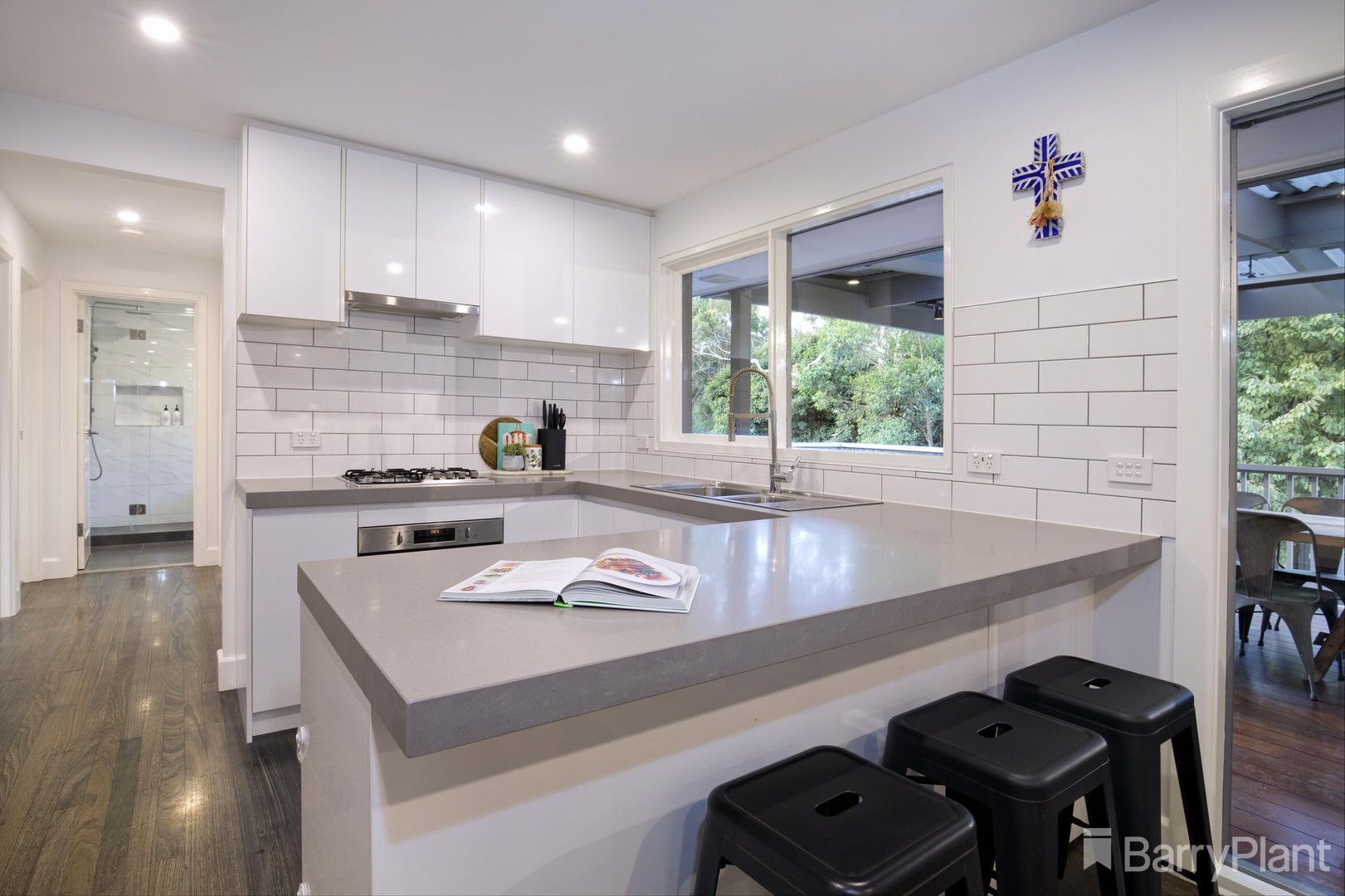 11 Steane Street, Cockatoo, VIC 3781, Cockatoo - Thumbnail 3