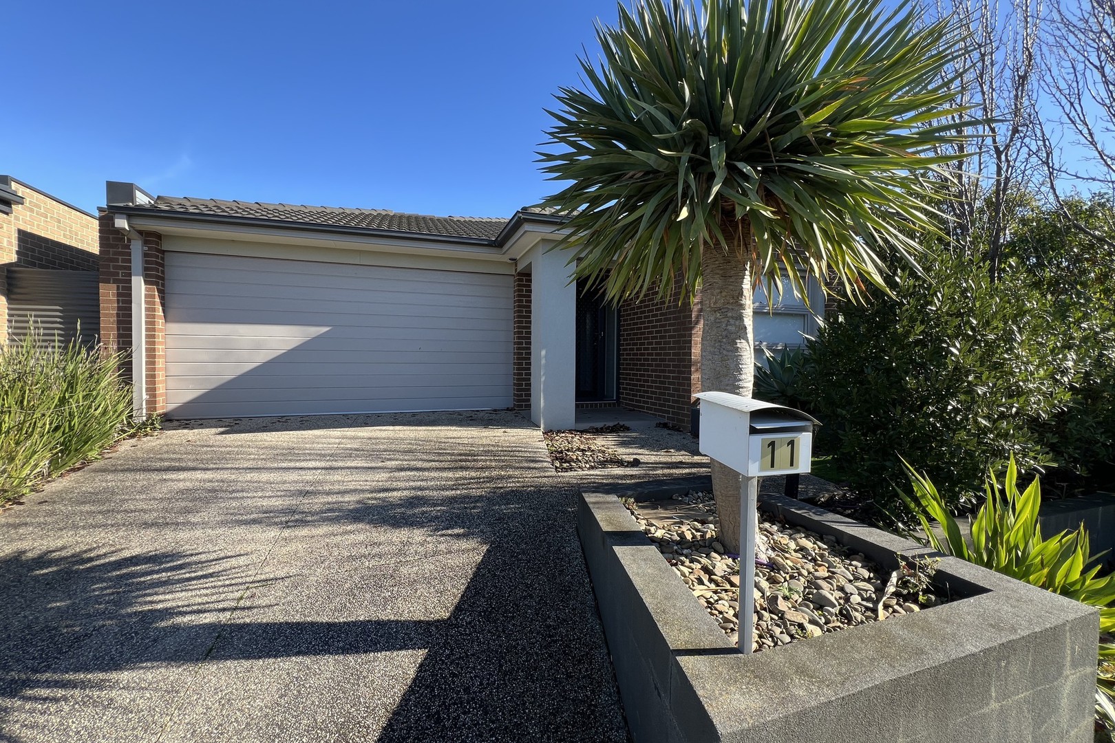 11 Stoneleigh Drive, Cranbourne North, VIC 3977 - Thumbnail 1 - 21/01/2026