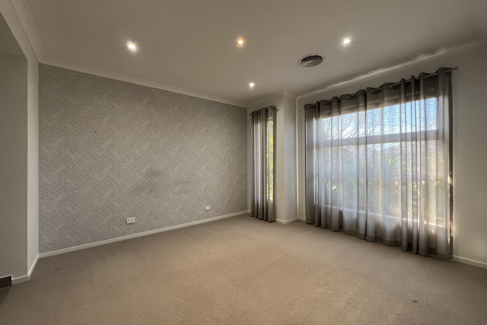 11 Stoneleigh Drive, Cranbourne North, VIC 3977, Cranbourne North - Thumbnail 4