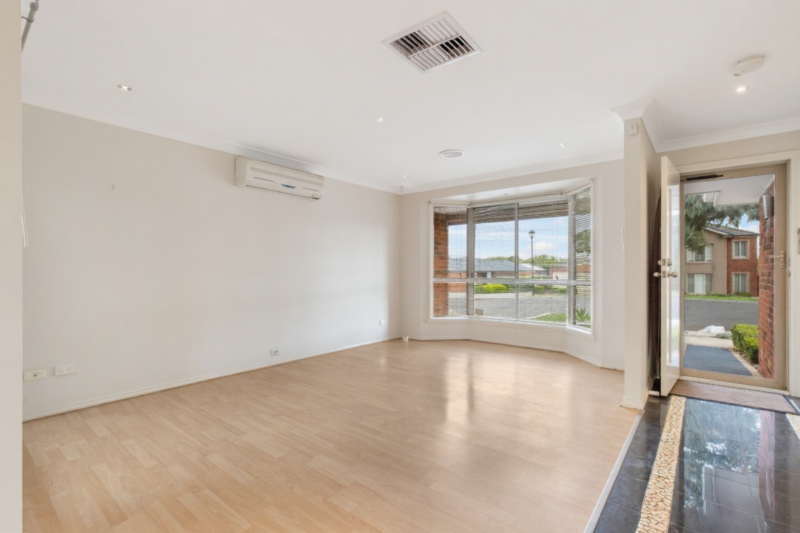11 Strutt Place, Caroline Springs, VIC 3023, Caroline Springs - Thumbnail 2