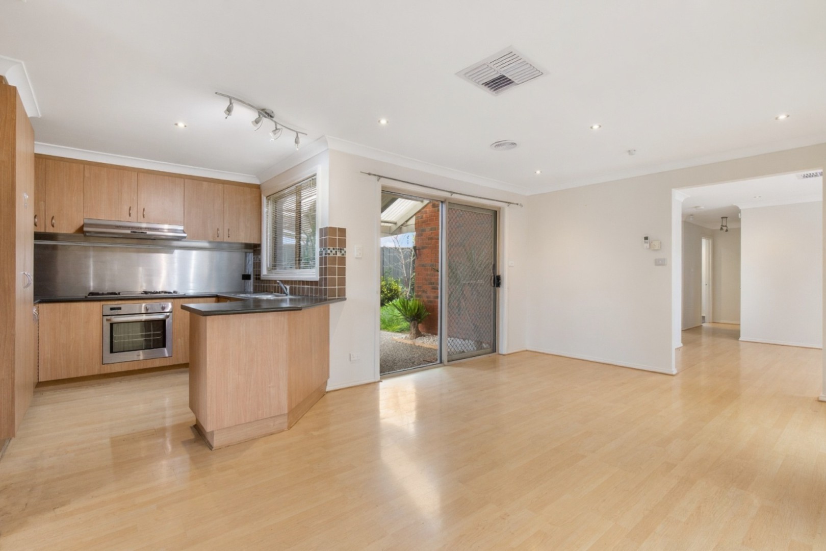 11 Strutt Place, Caroline Springs, VIC 3023, Caroline Springs - Thumbnail 7
