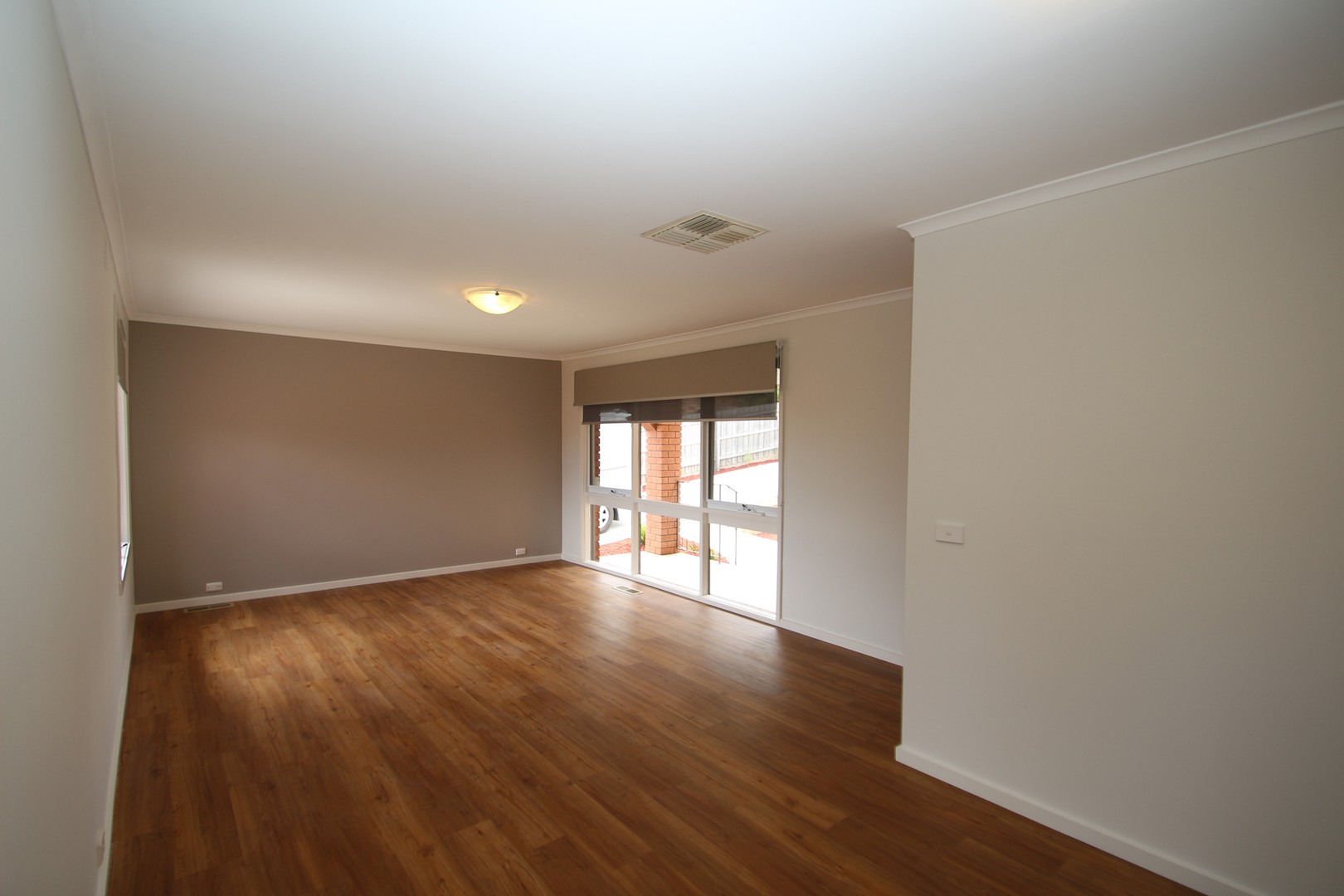 11 Sugarloaf Drive, Chirnside Park, VIC 3116 - Thumbnail 1 - 05/05/2025