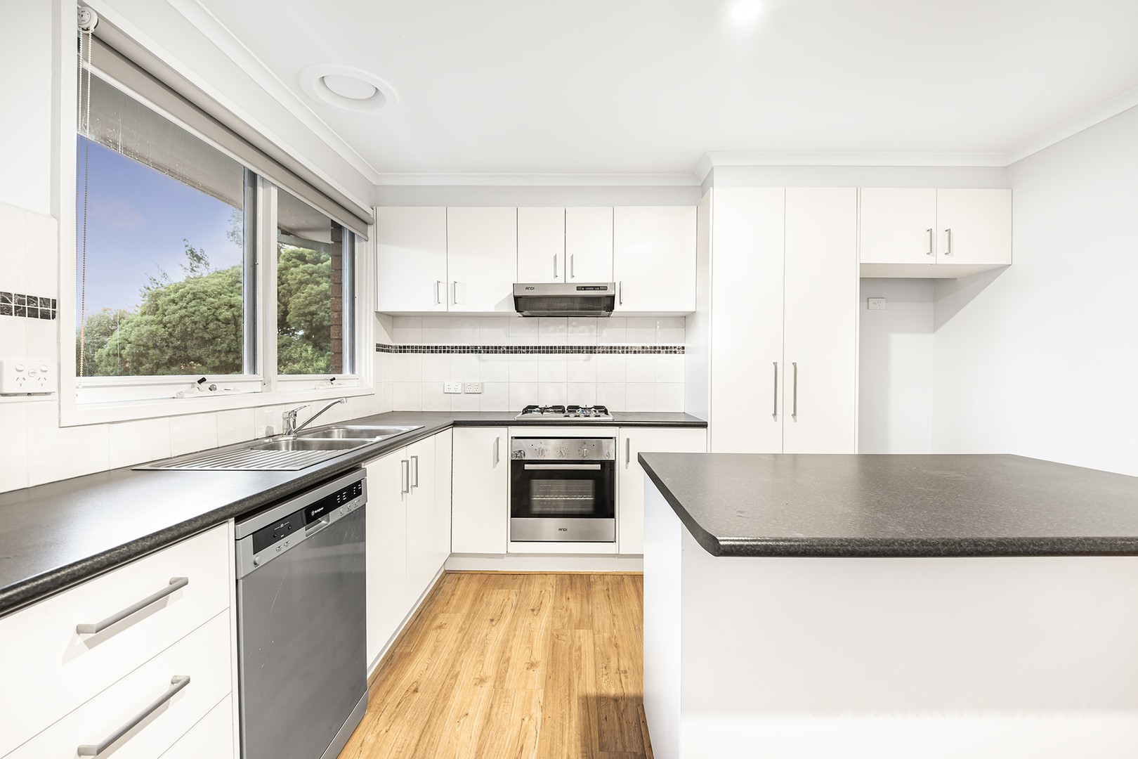 11 Sugarloaf Drive, Chirnside Park, VIC 3116 - Thumbnail 1 - 13/08/2026