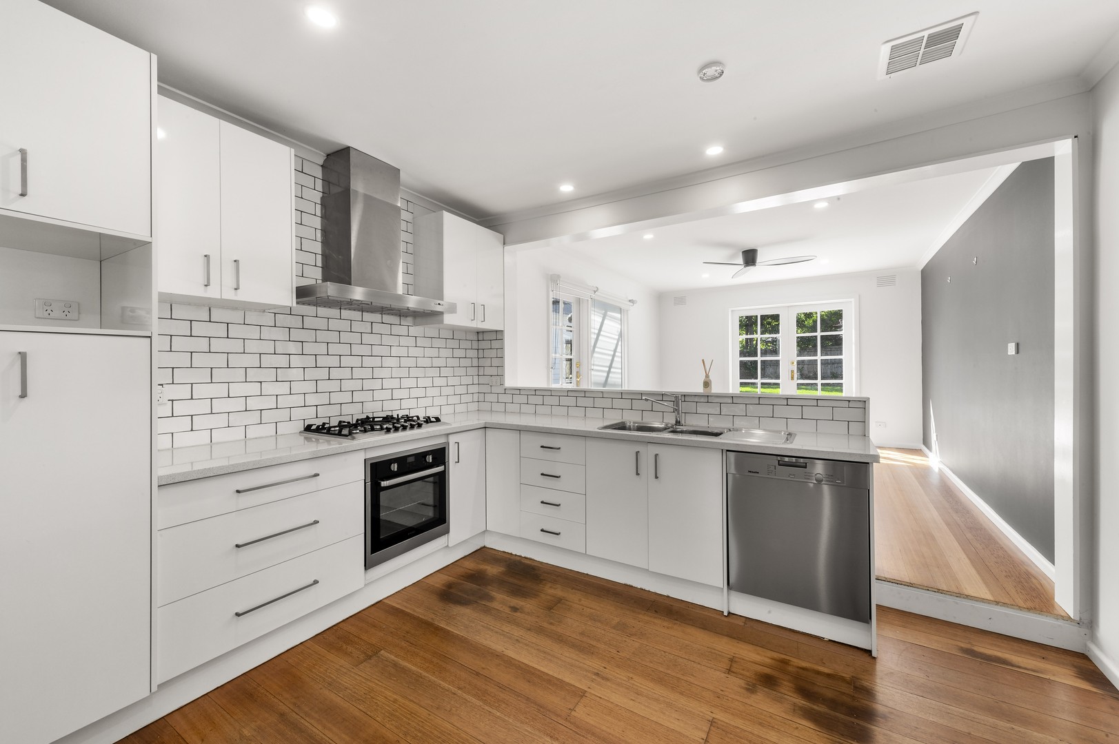 11 Sunbeam Avenue, Ringwood East, VIC 3135 - Thumbnail 2 - 15/06/2026