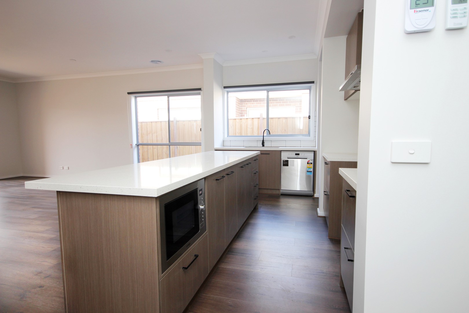 11 Sunlight  Circuit, Lara, VIC 3212 - Thumbnail 2 - 19/03/2024