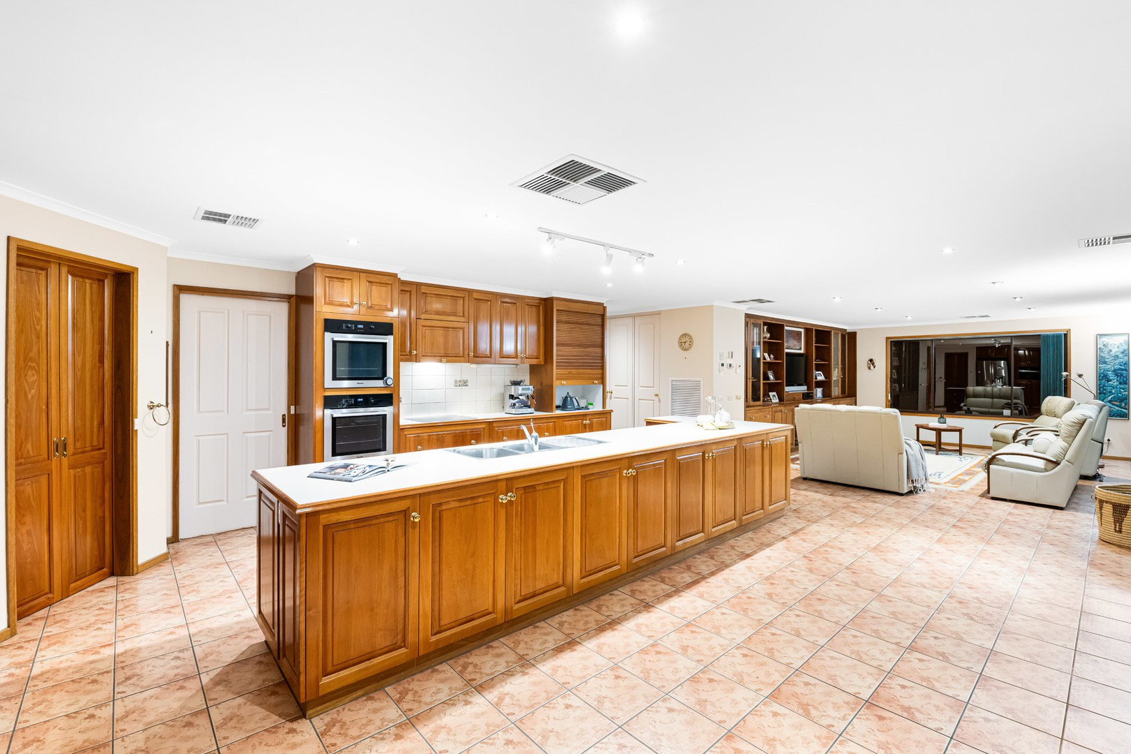 11 The Grange, Mildura, VIC 3500 - Thumbnail 2 - 02/06/2025