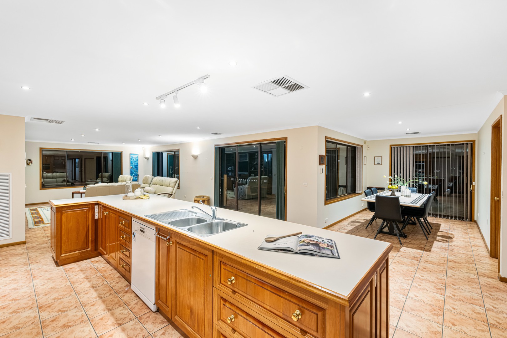 11 The Grange, Mildura, VIC 3500, Mildura - Thumbnail 3