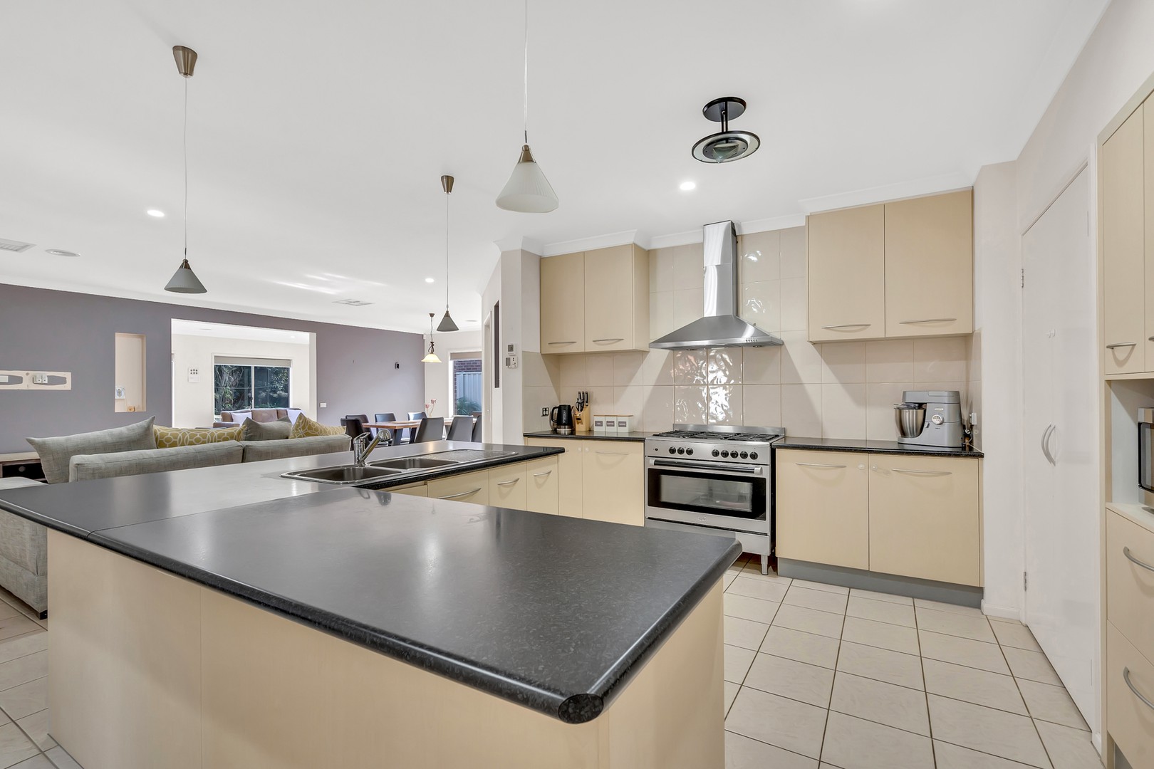 11 The Greenway, Craigieburn, VIC 3064, Craigieburn - Thumbnail 5