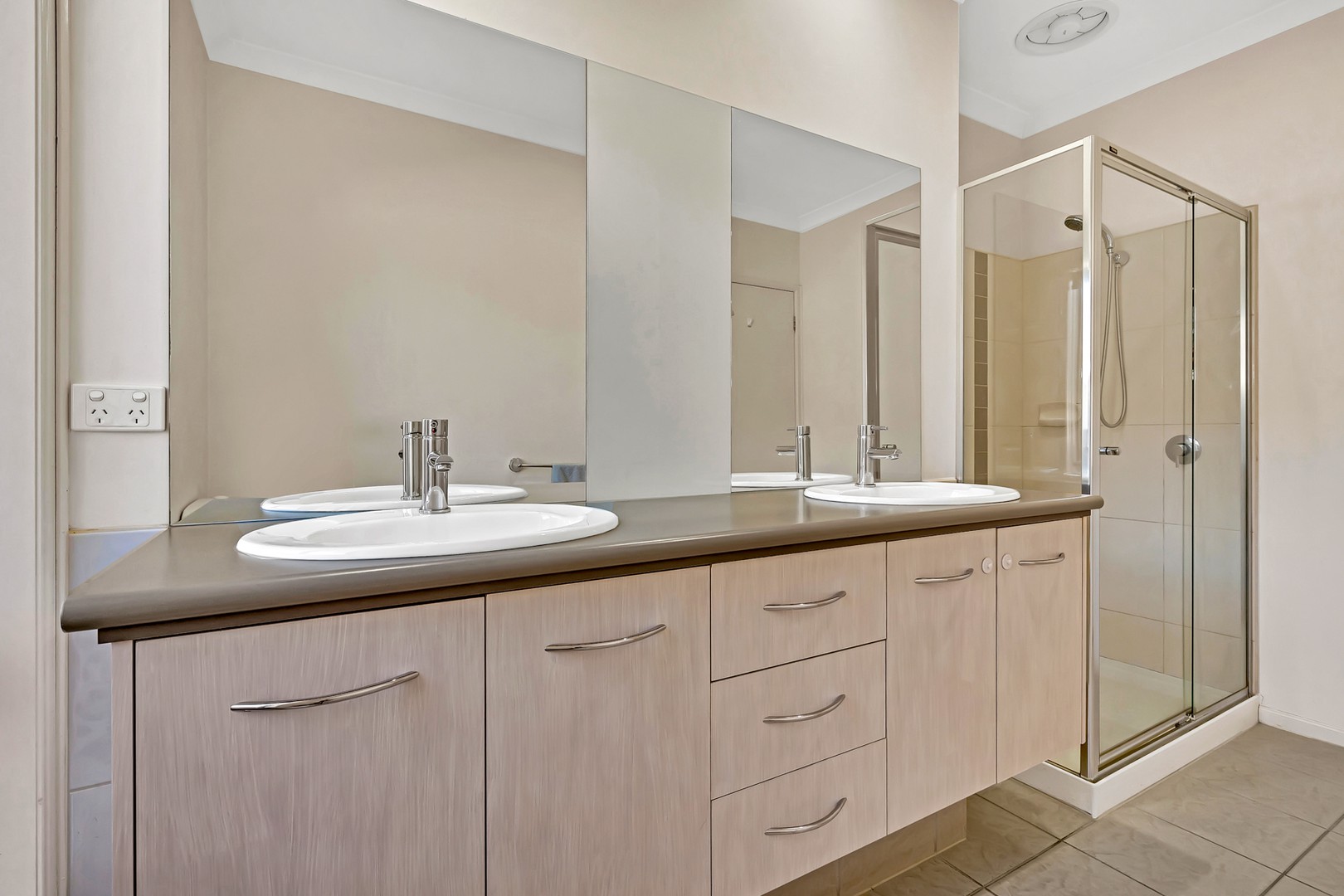 11 The Greenway, Craigieburn, VIC 3064, Craigieburn - Thumbnail 8