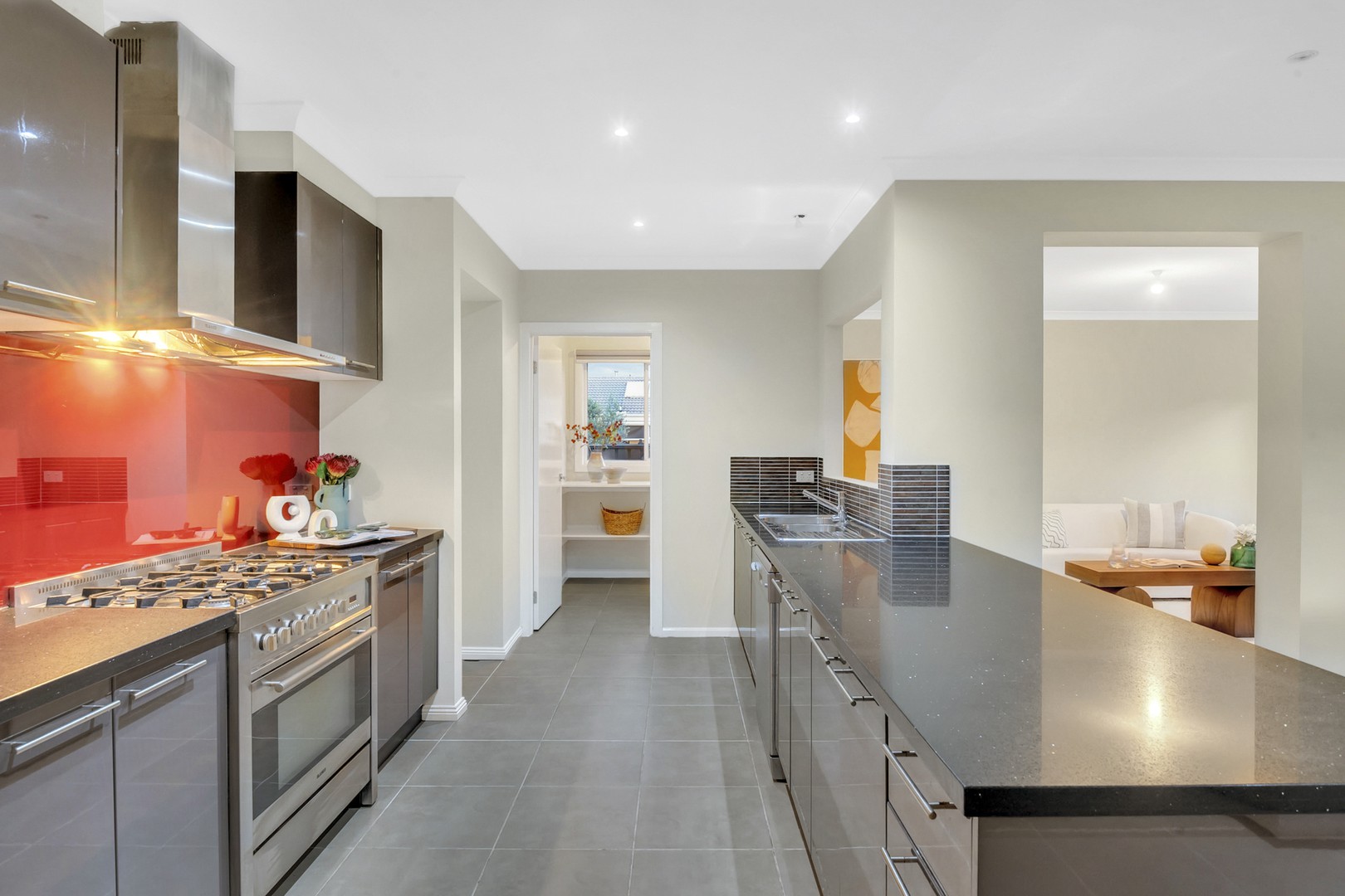 11 Thorngrove Avenue, Craigieburn, VIC 3064, Craigieburn - Thumbnail 4