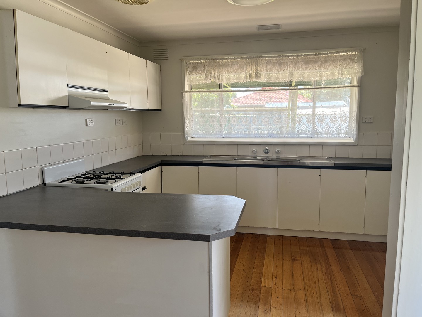 11 Topaz Avenue, Wyndham Vale, VIC 3024, Wyndham Vale - Thumbnail 5