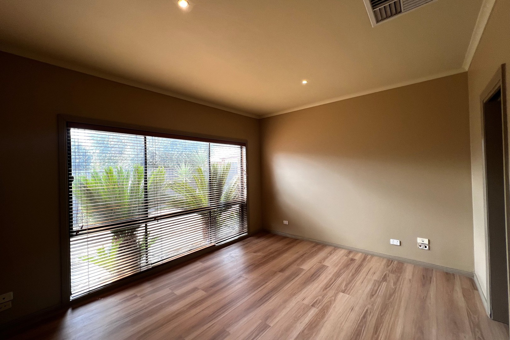 11 Tucker Place, Caroline Springs, VIC 3023, Caroline Springs - Thumbnail 6