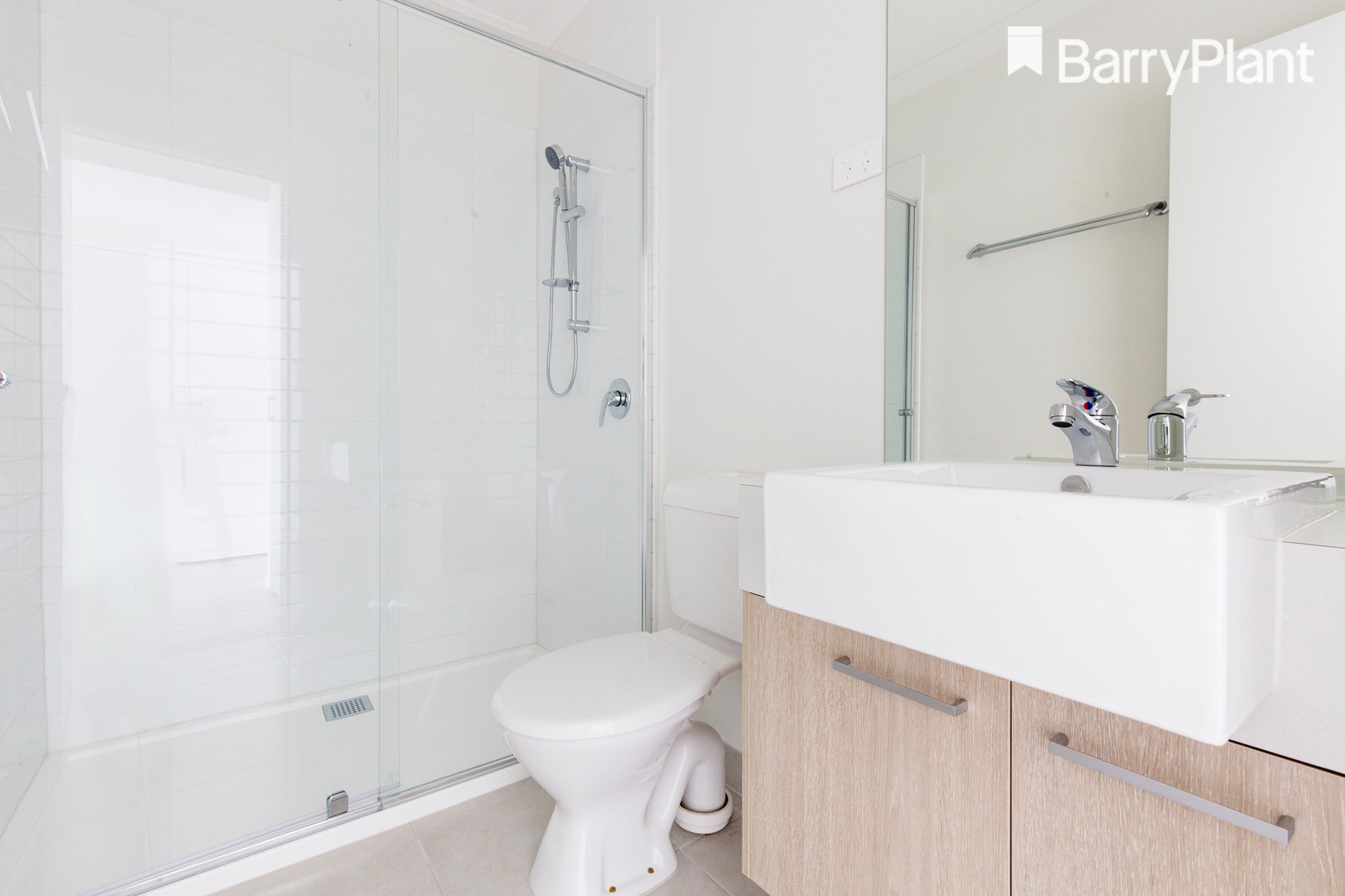 11 Vendeen Walk, Clyde North, VIC 3978, Clyde North - Thumbnail 2